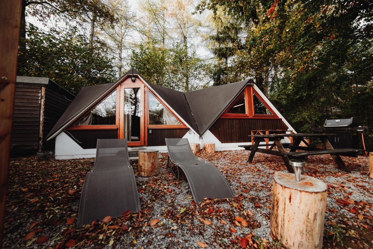 Chalet Tropical Avec Bain A Bulles - In The Woods Gesves Exteriör bild