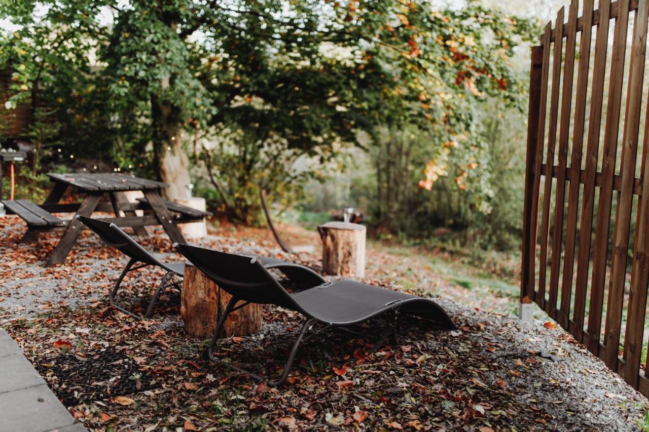Chalet Tropical Avec Bain A Bulles - In The Woods Gesves Exteriör bild