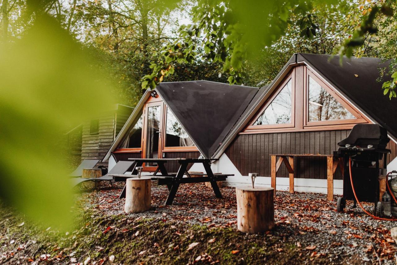 Chalet Tropical Avec Bain A Bulles - In The Woods Gesves Exteriör bild