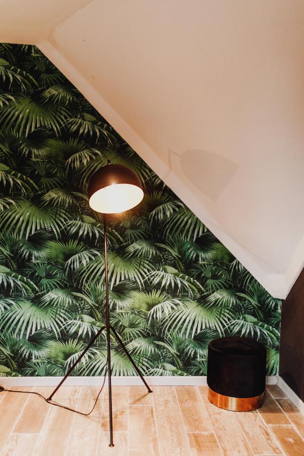 Chalet Tropical Avec Bain A Bulles - In The Woods Gesves Exteriör bild
